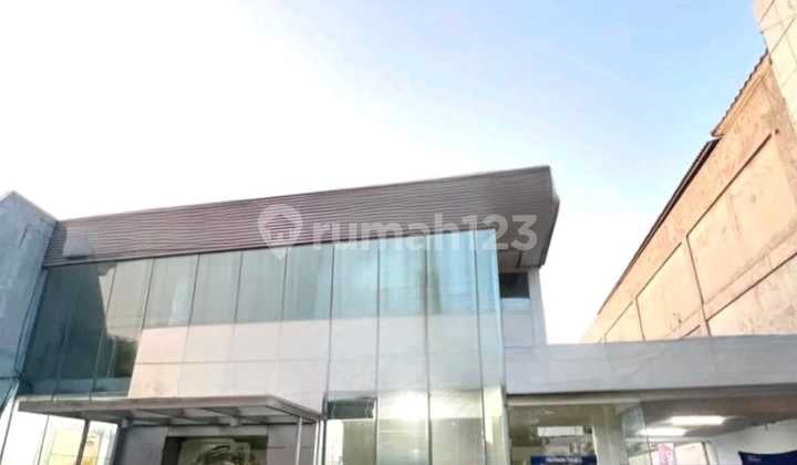 Disewakan Gedung Ex Showroom Hr Muhammad Surabaya Barat