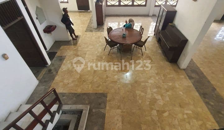 Rumah Luas Dekat Jalan Raya Cirendeu