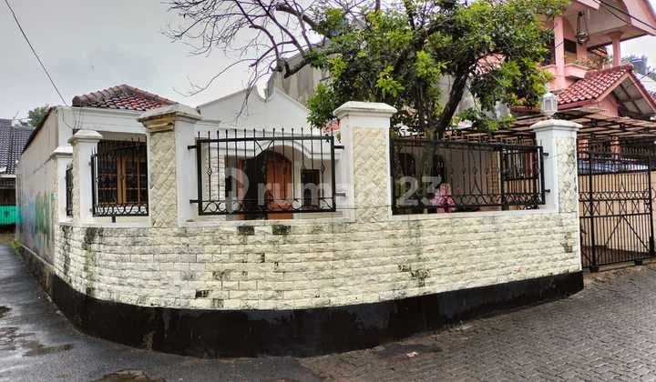 Rumah 1lantai halaman belakang luas sekali