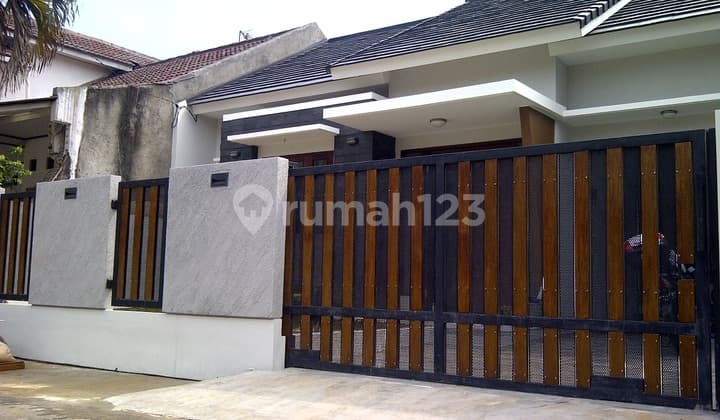 Rumah 1.5 lantai asri ada halaman depan dan belakang