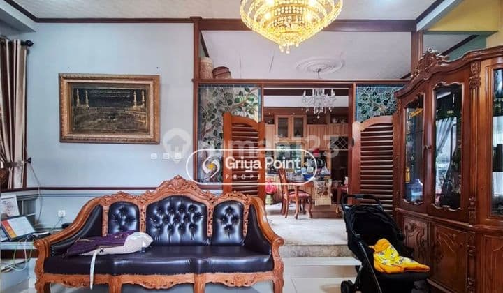 Rumah Kokoh Dalam Komplek Cirendeu