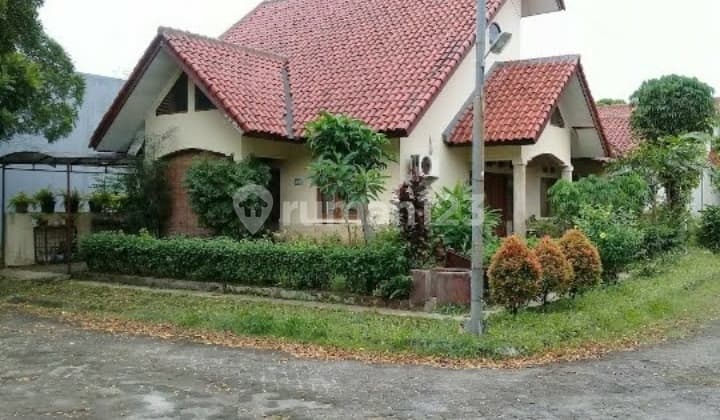 Rumah 1 LT Hook Ceiling Tinggi Dalam Cluster Cirendeu