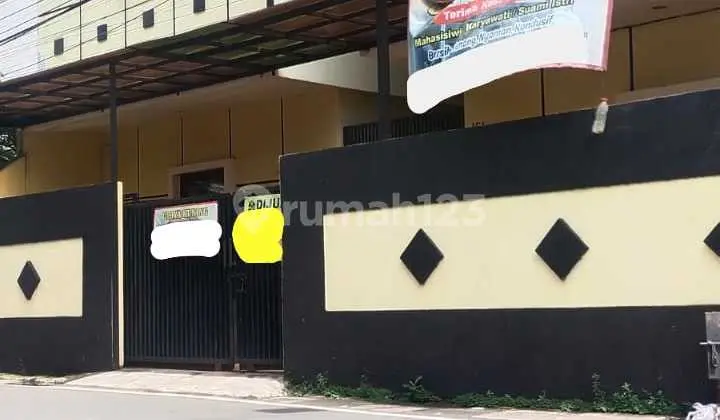 Rumah 2 LT Kos-Kosan Mewah Furnish dan Kamar Mandi di Dalam