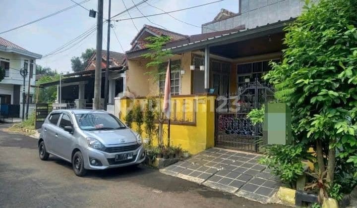 Beautiful, affordable house, on Bukit Permata Street, Pamulang, near the South Tangerang Mayor's Office, The Park Mall, Paradide Mall, and close to Pamulang Square.
