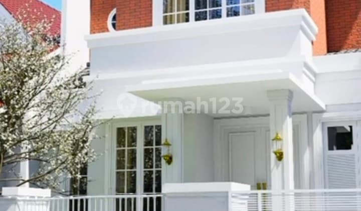 For Rent Minimalist House, Camar Street, Bintaro Sector 3, Opposite Plaza Bintaro, 7 Minutes to Pondok Ranji Station, 10 Minutes to Bintaro-BSD Toll Gate, 7 Minutes to Mitra Keluarga Bintaro Hospital.