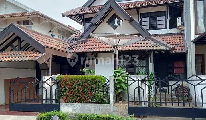 Affordable House, Mandar Street, Bintaro Sector 3A, Quiet & Comfortable Location, Next to Plaza Bintaro, Near Mitra Keluarga Hospital, Near Pembangunan Jaya School, 7 Minutes to Bintaro-Bsd Toll Road, 10 Minutes to Pondok Ranji Station, 10 Minutes to Lotte Mall & Premier Bintaro Hospital.