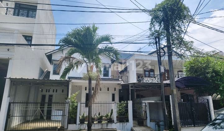 House Ready to Live In, Mandar Utama Street, Bintaro Sector 3A, Beside Plaza Bintaro, Near Mitra Keluarga Hospital, Near Jaya Development School, 7 Minutes to Bintaro-Bsd Toll Road, 10 Minutes to Pondok Ranji Station, 10 Minutes to Lotte Mall & Premier Bintaro Hospital.