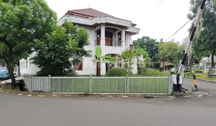 Affordable House, Mandar Street, next to Plaza Bintaro, 7 Minutes to Pondok Ranji Station, 7 Minutes to Bintaro-Serpong Toll Gate, 10 Minutes to Bintaro Sector 2 Modern Market.