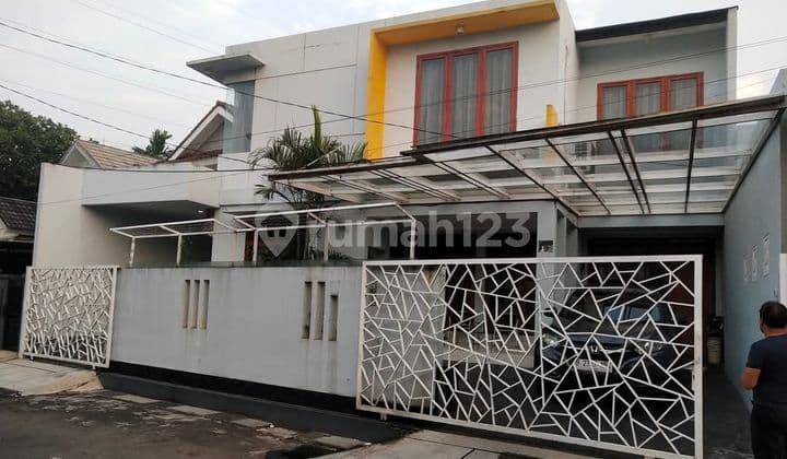 For Sale Minimalist, Mandar Street, Bintaro Sector 3A, Swimming Pool, Next to Plaza Bintaro, 7 Minutes to Pondok Ranji Station.