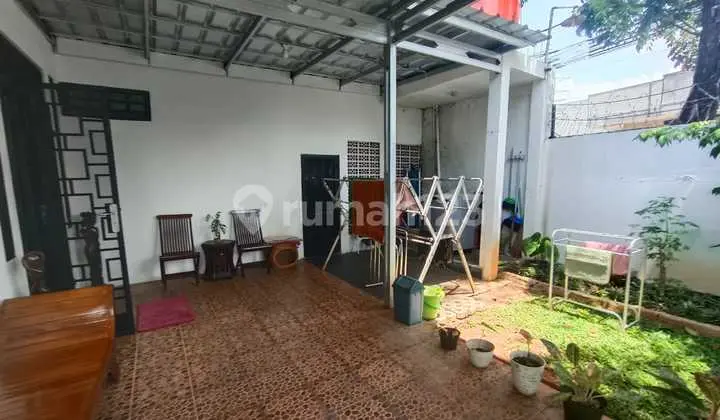 Dijual Rmh Murah, Pinggir Jalan,Di Hoek, Jl.pesanggrahan Raya,Jak-Sel,Dilalui Bus Trans Jakarta,7 Menit ke Pasar Modern Pesanggrahan, 10 Menit ke Pintu Tol Jorr Ciledug,10 Menit ke Rsud Pesanggrahan,15 Menit ke Kampus Budi Luhur,15 Menit ke Rsud Murni Teg