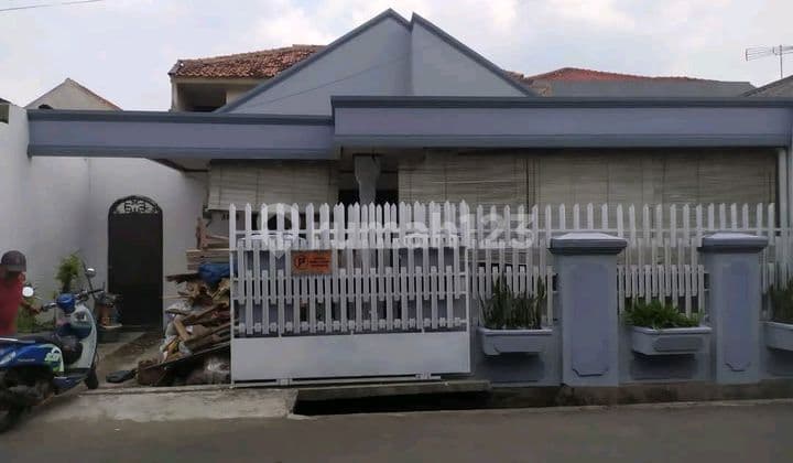 Rmh Dijual Cepat, Jl.sejahtera,Komp.pondok Jurang Mangu Indah,Pondok Aren, Samping Kampus Stan,7 Menit ke Al Azhar Bintaro,7 Menit ke Plaza Bintaro,7 Menit ke Rs.mitra Keluarga, 10 Menit ke Rsud Pondok Aren,10 Menit ke Tol Bintaro-Bsd,10 Menit ke Stasiun
