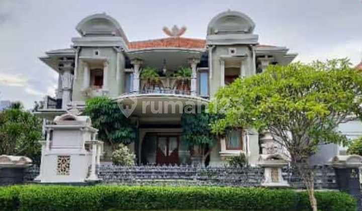 Dijual Rumah Golf View & Swimming Pool Graha Family