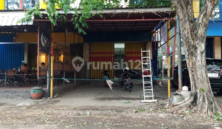 Rare! Cheaply Sold Shop House in Dukuh Kupang Barat