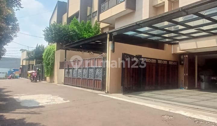 Rumah Bagus Dalam Townhouse