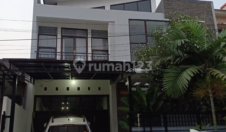 Rumah Cantik Siap Huni Bebas Banjir di Kemang Pratama Golf