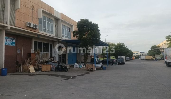 Warehouse for Sale in Tunas Daan Mogot, Batu Ceper, Tangerang. Area 10x33m.