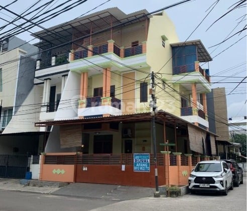 Dijual Rumah di Muara Karang. Posisi Hoek Jalanan Lebar Bebas Banjir