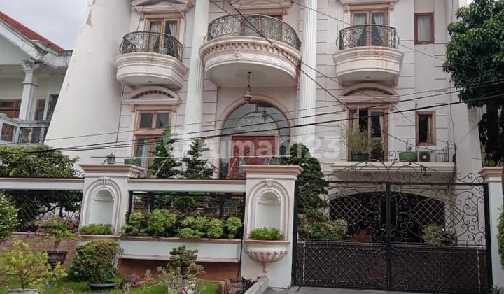 Jual Cepat Rumah Klasik Bagus Rapi