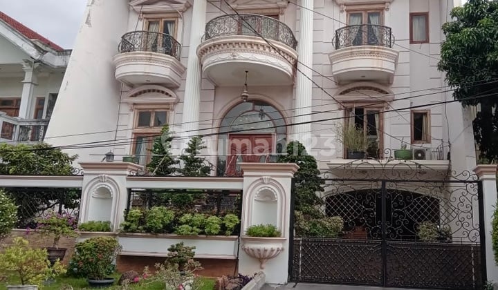 Jual Cepat Rumah Klasik Bagus Rapi