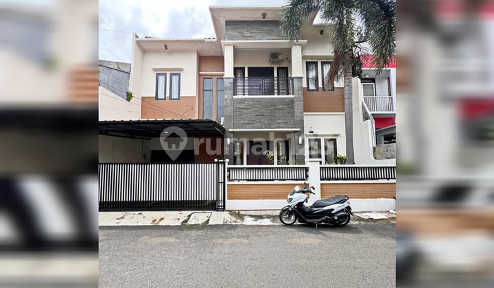 A Good Modern House Ready to Occupy in Rawamangun, East Jakarta