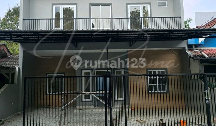 Rumah 2 Lantai 5 Kamar Tidur Dekat Ke Pasar Dan Jalan Toll Di Bsd