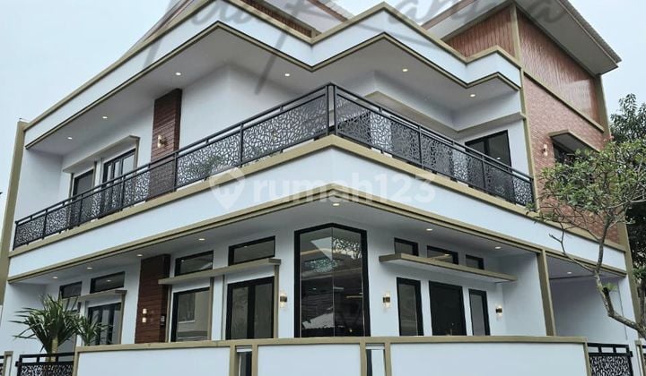 Rumah Mewah Baru Hoek Siap Huni di Bsd