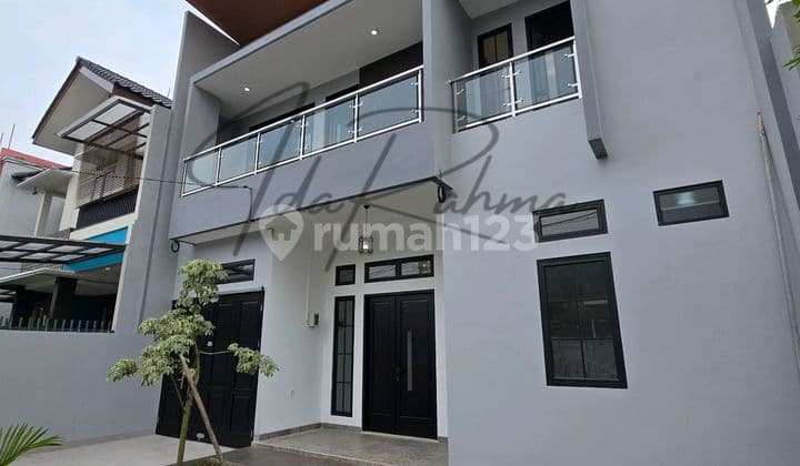 House With Swimming Pool Near Toll Road In Bsd