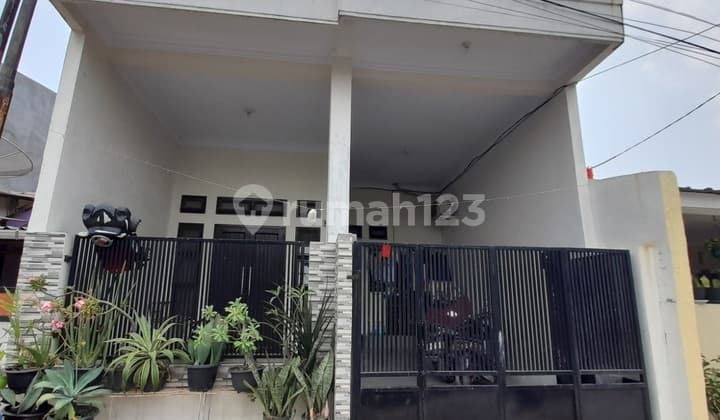 Minimalist House in Kompas Housing, East Bekasi
