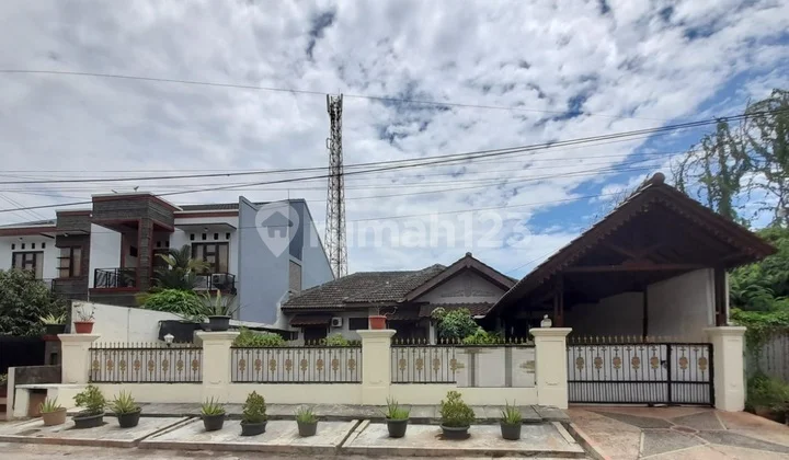 Rumah Asri Dengan Halaman Luas di Jaka Permai