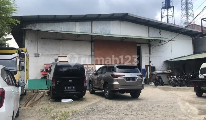 Warehouse in Gg Madu, Pd. Aren, Kec. Pd. Aren, South Tangerang City, Banten 15224, South Tangerang Nice