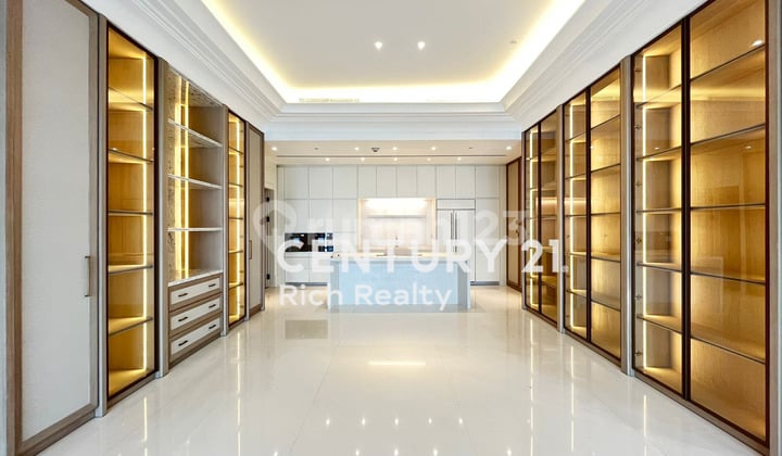 Apartment St Regis Residence 3 BR Semi Furnished Nice