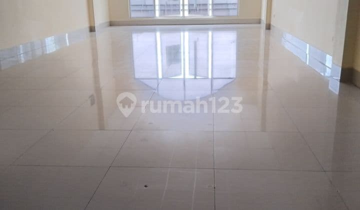 Ruko Butuh Minim Renovasi 300 M2 SHM Kebon Jeruk, Jakarta Barat