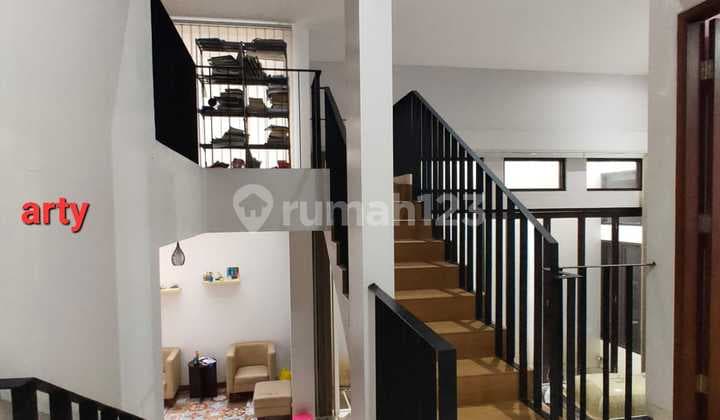 Rumah Rapi Lokasi Strategis di Kawasan Bintaro Sektor 1 - Jaksel