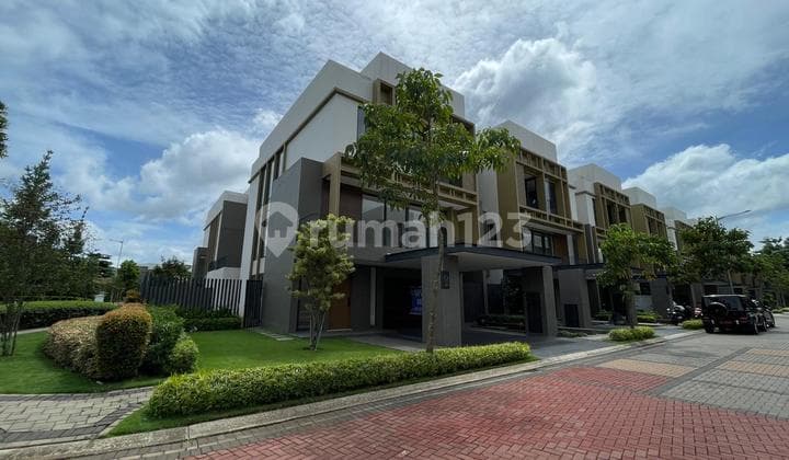 Enchate Luxury House BSD, Area 425M, Corner, Lift