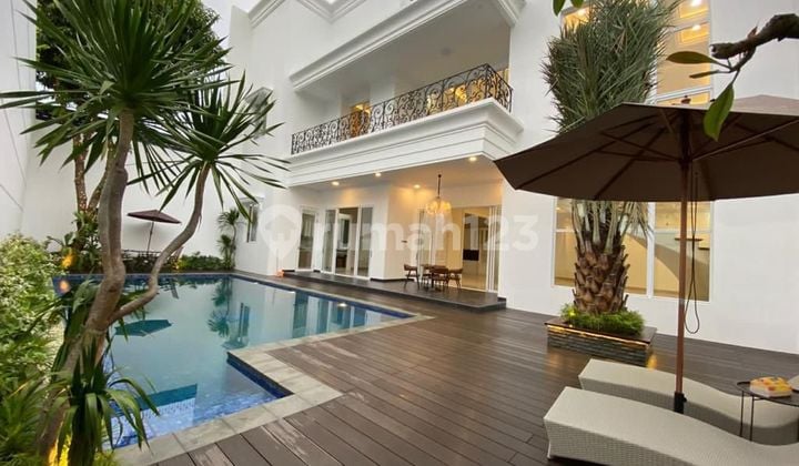 Pondok Indah House, 627 M2 Area, With Swimming Pool
