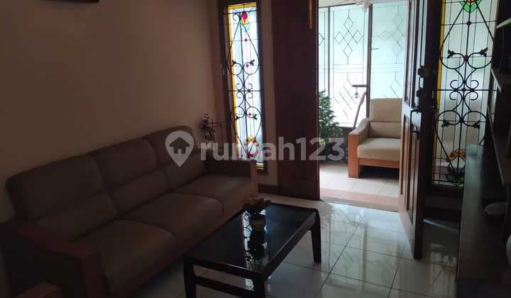 Rumah Tinggal di Perumahan Setraduta