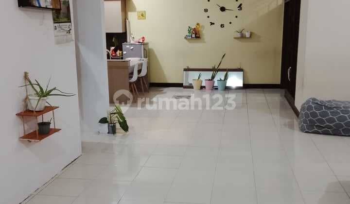Rumah Nyaman di Taman Kopo Indah