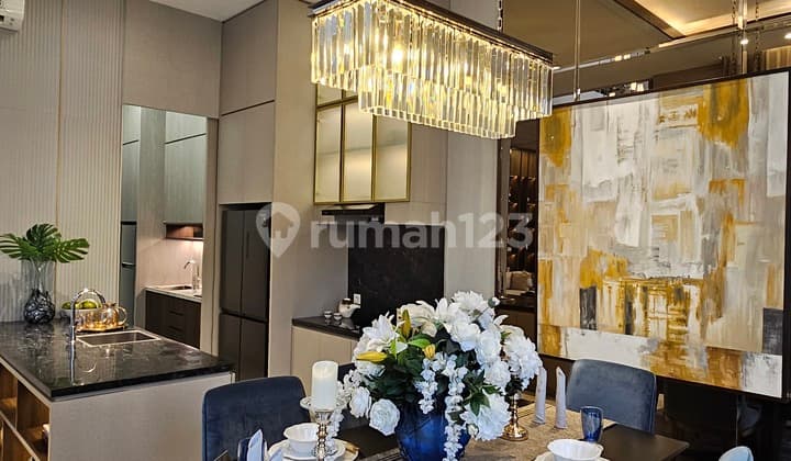 Luxury Class Elite Cluster House in Gading Serpong. Timeless Modern Design by Hadi Prana, Elegant Double High Ceiling, Equipped with Numerous Luxury Features, Marble Flooring with a Spacious 12-Meter Master Bedroom.
