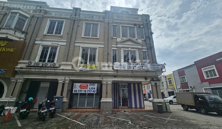 Ruko Langka Gading Serpong Tepi Jalan Sayap Boulevard 3 Lantai, Bersih Siap Pakai