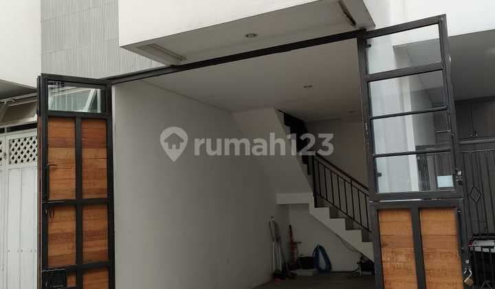 Rumah Bagus One Gate System 2 Kamar kemanan 24 Jam di Johar baru