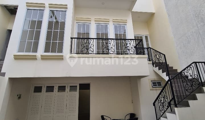 Rumah Brand New American Style Dalam Cluster Di Kayu Putih Jaktim