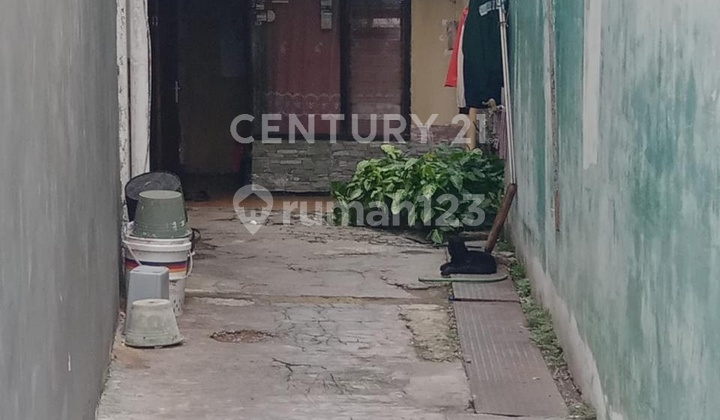 Ideal Residence for Small Families with Motorcycle Access in Pasar Rebo
