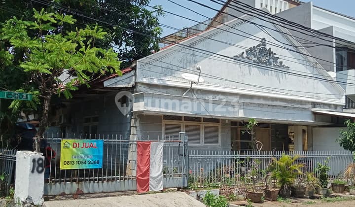 Old House On Wide Street Strategic Location