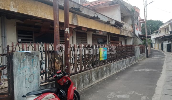 Rumah Lama, Hitung Tanah Dilokasi Strategis Dijual Cepat