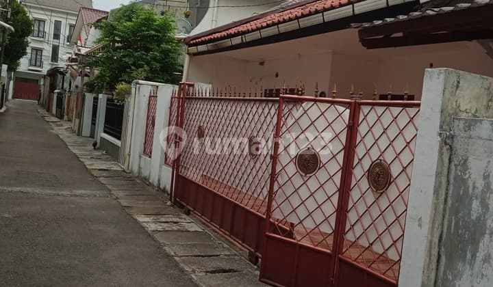 Rumah Siap Huni Tebet, Cocok untuk Tinggal Maupun Kantor