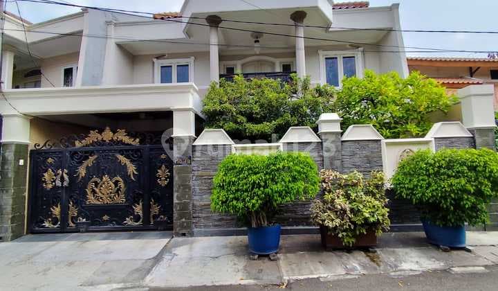 Rumah cantik Tebet jalan 2 mobil dijual cepat