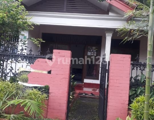 Rumah siap huni dalam komplek dengan lokasi strategis dijual cepat