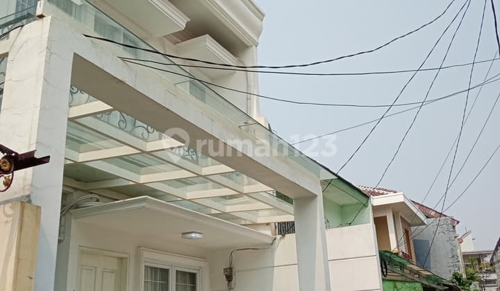 Brand New Minimalis Tebet dengan Lokasi Strategis, Dekat Taman