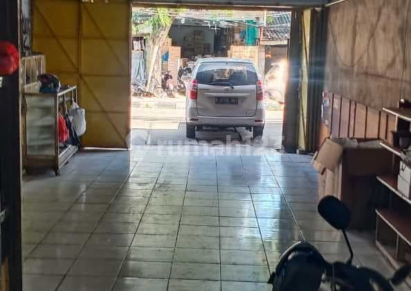 For Rent: Roadside Shop at Jembatan Lima for Business