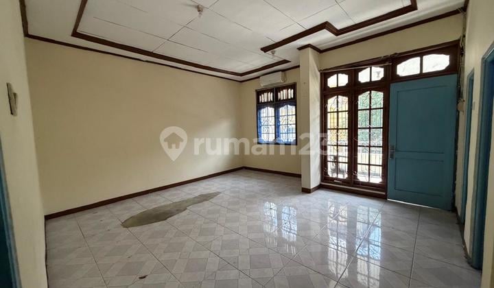 For Rent House With Many Rooms